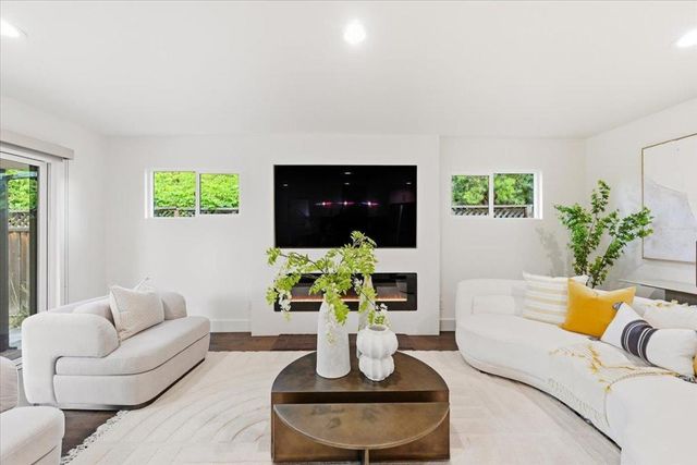 1532 Todd Street, Mountain View, CA 94040