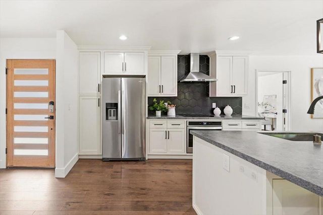 1532 Todd Street, Mountain View, CA 94040