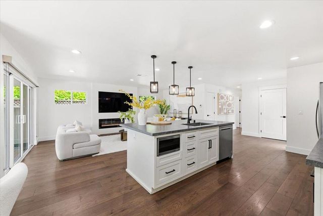 1532 Todd Street, Mountain View, CA 94040