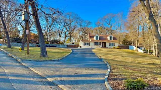 45 Croft Lane, Smithtown, NY 11787