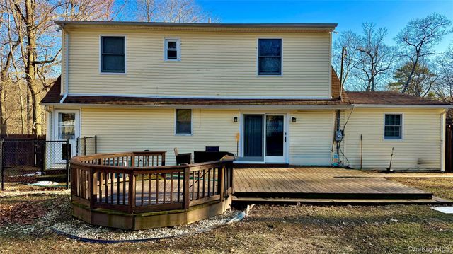 45 Croft Lane, Smithtown, NY 11787