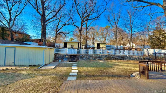 45 Croft Lane, Smithtown, NY 11787