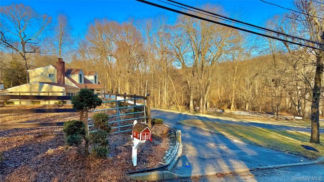 45 Croft Lane, Smithtown, NY 11787