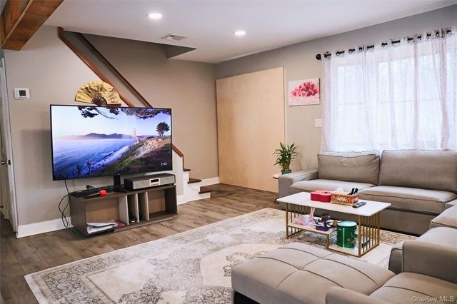 45 Croft Lane, Smithtown, NY 11787