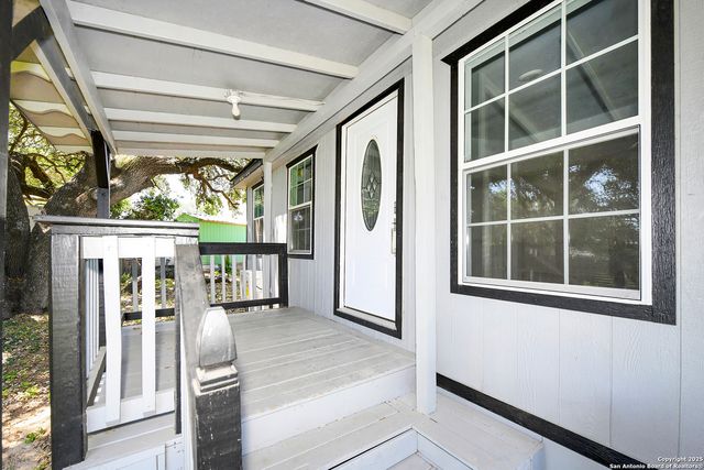 600 Dawnridge Drive, Poteet, TX 78065