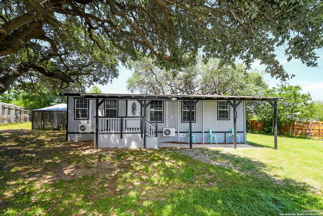 600 Dawnridge Drive, Poteet, TX 78065