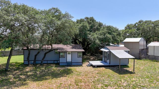 600 Dawnridge Drive, Poteet, TX 78065