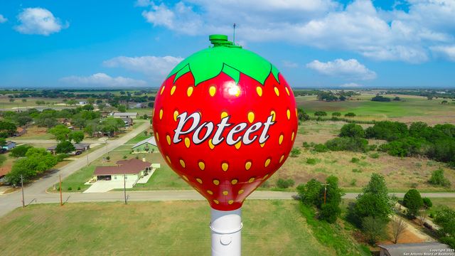 600 Dawnridge Drive, Poteet, TX 78065