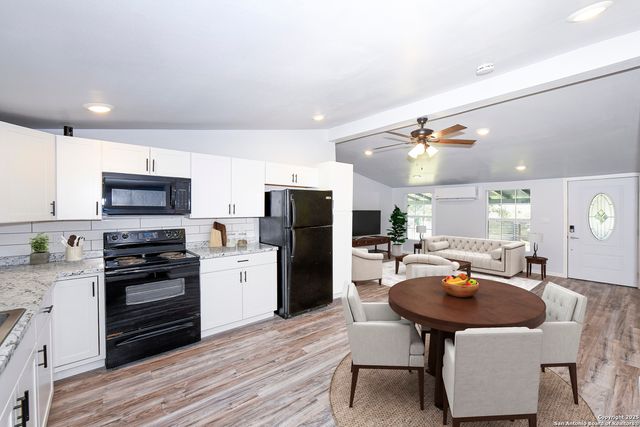 600 Dawnridge Drive, Poteet, TX 78065