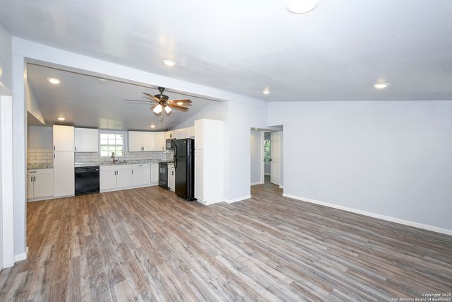 600 Dawnridge Drive, Poteet, TX 78065