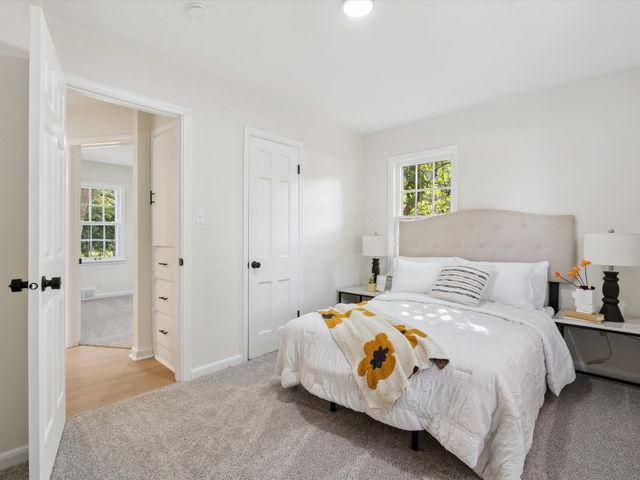 2401 49th Place, Des Moines, IA 50310
