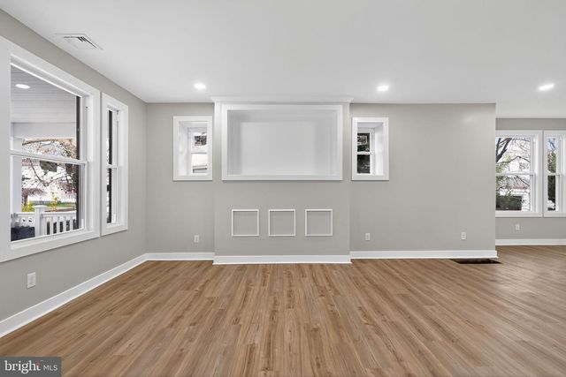 106 S BROAD ST, Penns Grove, NJ 08069