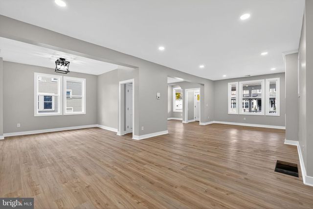 106 S BROAD ST, Penns Grove, NJ 08069