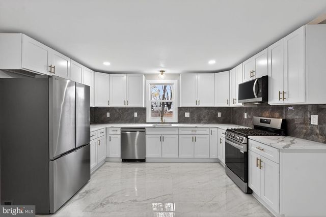 106 S BROAD ST, Penns Grove, NJ 08069