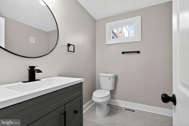 106 S BROAD ST, Penns Grove, NJ 08069