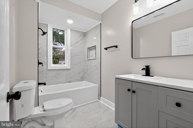 106 S BROAD ST, Penns Grove, NJ 08069