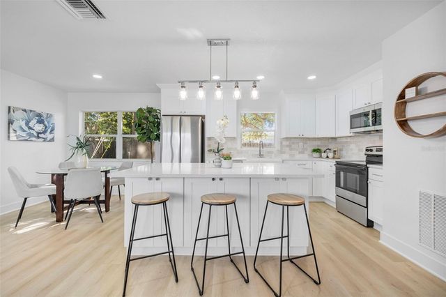 1792 77TH AVENUE N, St Petersburg, FL 33702