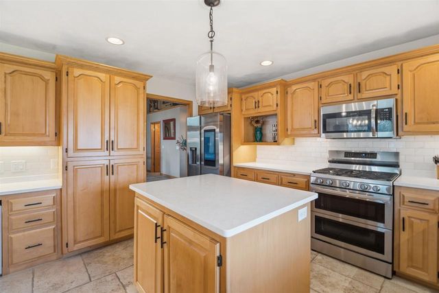 118 SHALIMAR COURT, Combined Locks, WI 54113