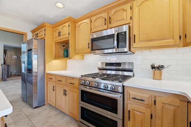 118 SHALIMAR COURT, Combined Locks, WI 54113