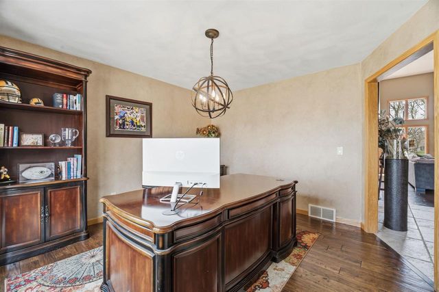 118 SHALIMAR COURT, Combined Locks, WI 54113