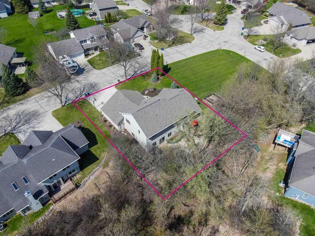 118 SHALIMAR COURT, Combined Locks, WI 54113