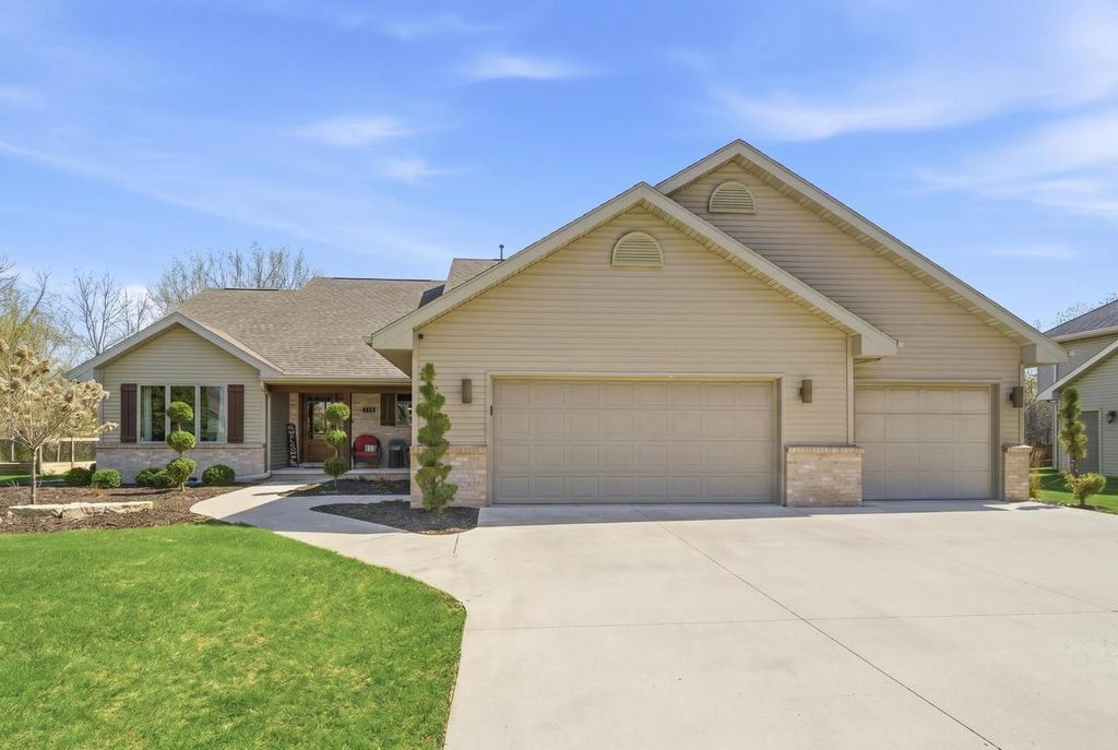 118 SHALIMAR COURT, Combined Locks, WI 54113