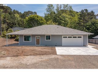 7320 Tanglewood Ave, Gleneden Beach, OR 97388