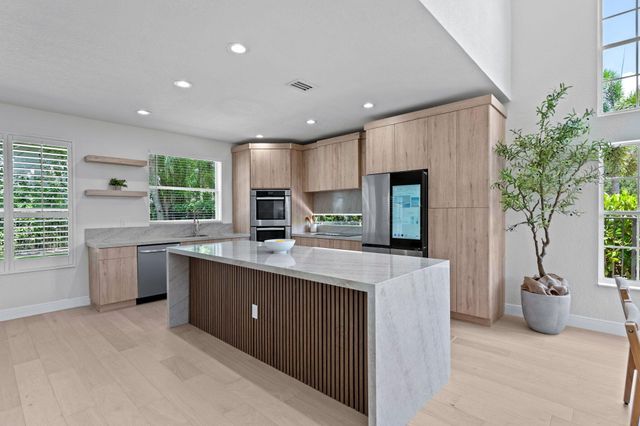 9705 Napoli Woods Lane, Delray Beach, FL 33446