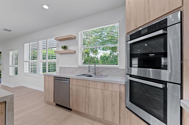 9705 Napoli Woods Lane, Delray Beach, FL 33446