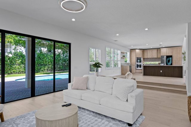 9705 Napoli Woods Lane, Delray Beach, FL 33446