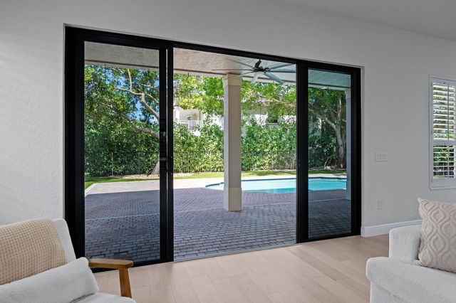 9705 Napoli Woods Lane, Delray Beach, FL 33446