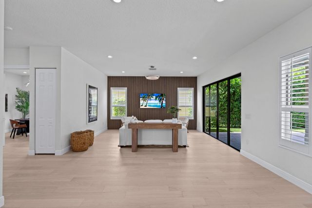 9705 Napoli Woods Lane, Delray Beach, FL 33446