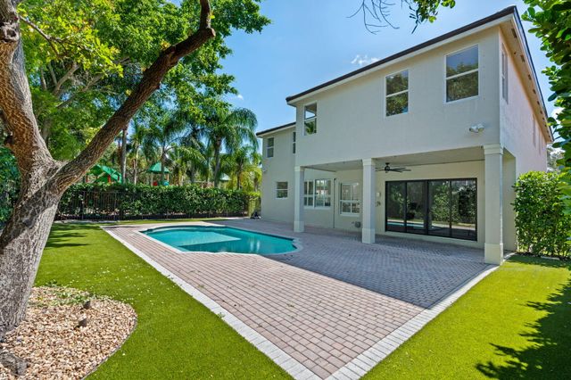 9705 Napoli Woods Lane, Delray Beach, FL 33446