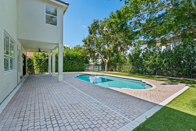 9705 Napoli Woods Lane, Delray Beach, FL 33446