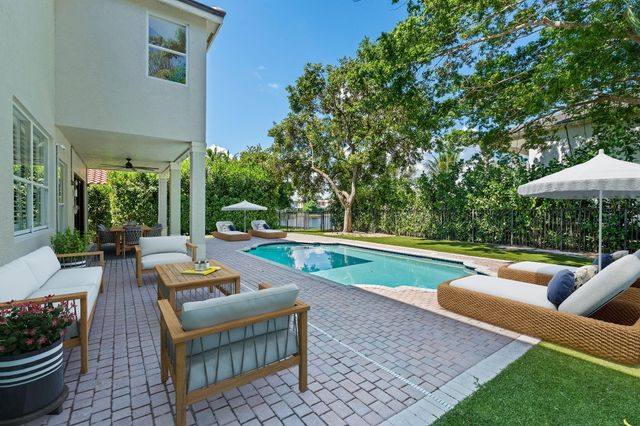 9705 Napoli Woods Lane, Delray Beach, FL 33446