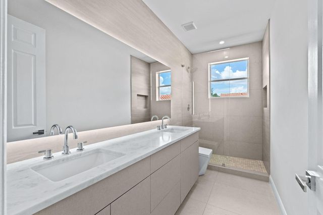 9705 Napoli Woods Lane, Delray Beach, FL 33446