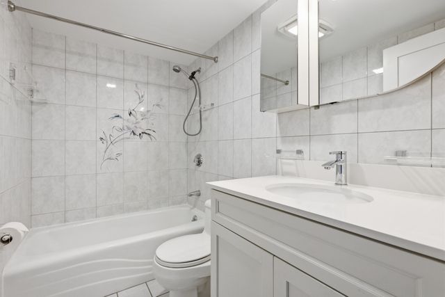 164 Galen St 62, Watertown, MA 02472