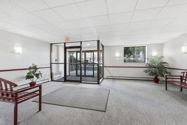 164 Galen St 62, Watertown, MA 02472