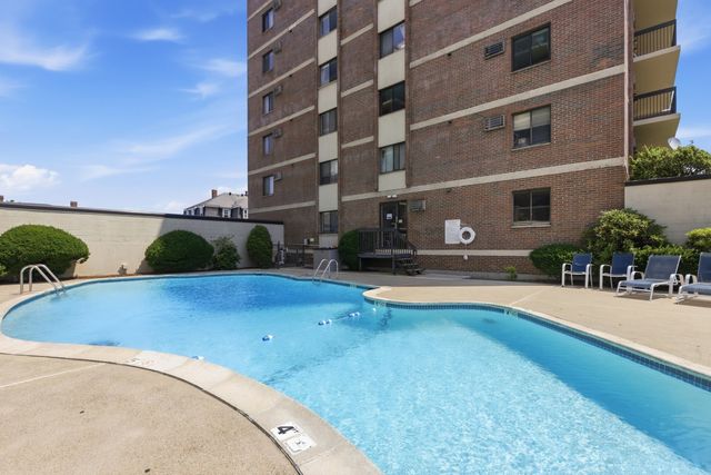 164 Galen St 62, Watertown, MA 02472