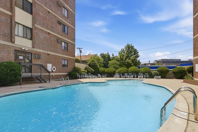 164 Galen St 62, Watertown, MA 02472