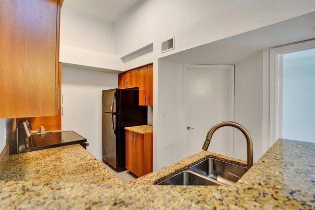 1050 Crystal Way N, Delray Beach, FL 33444