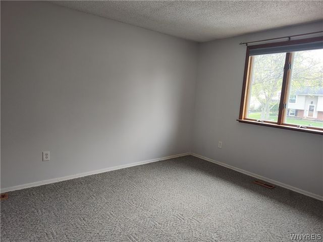 104 Chapel Glen Drive, Hamburg, NY 14075