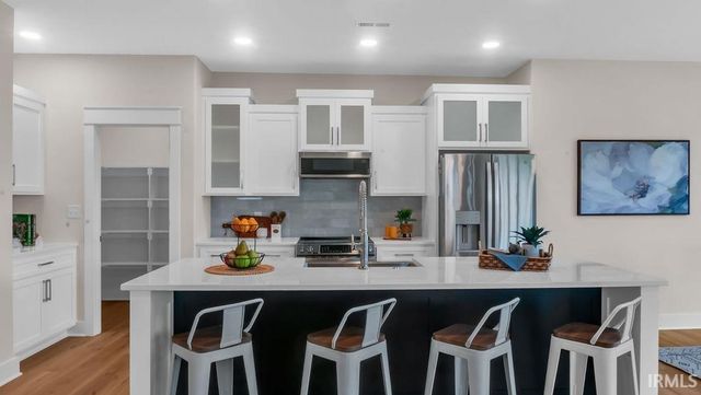 7605 W Julia Drive, Ellettsville, IN 47429