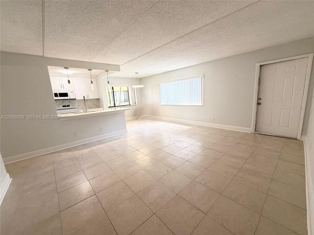 110 Meadows Circle 110, Boynton Beach, FL 33436