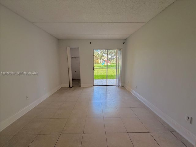 110 Meadows Circle 110, Boynton Beach, FL 33436