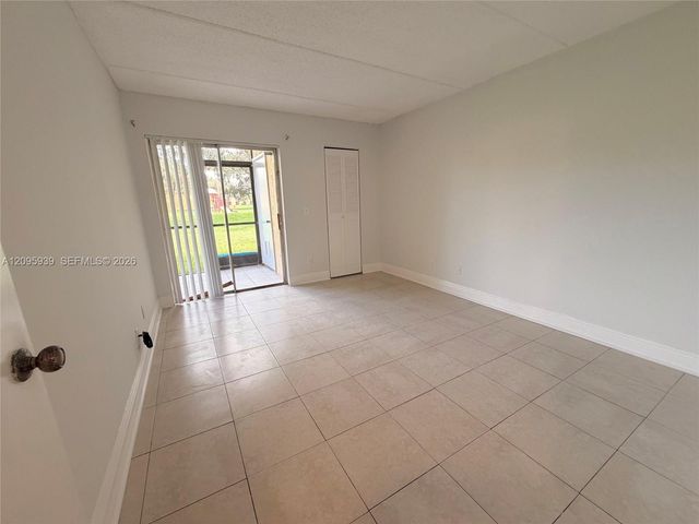 110 Meadows Circle 110, Boynton Beach, FL 33436