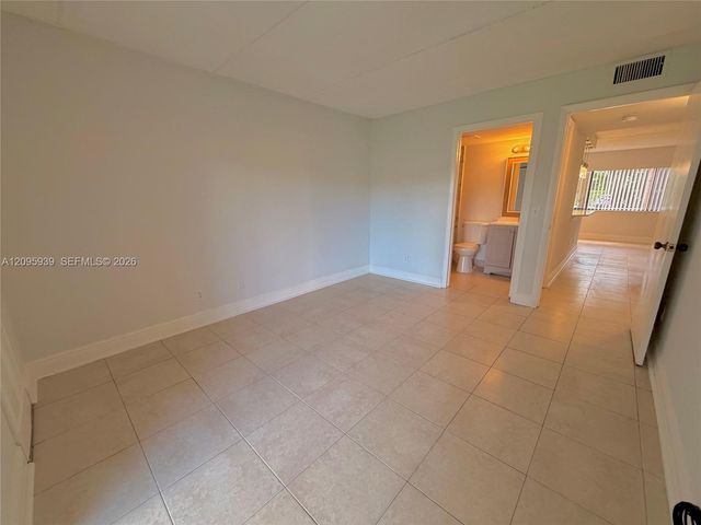 110 Meadows Circle 110, Boynton Beach, FL 33436