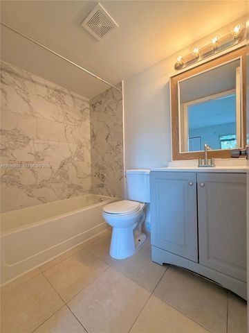 110 Meadows Circle 110, Boynton Beach, FL 33436