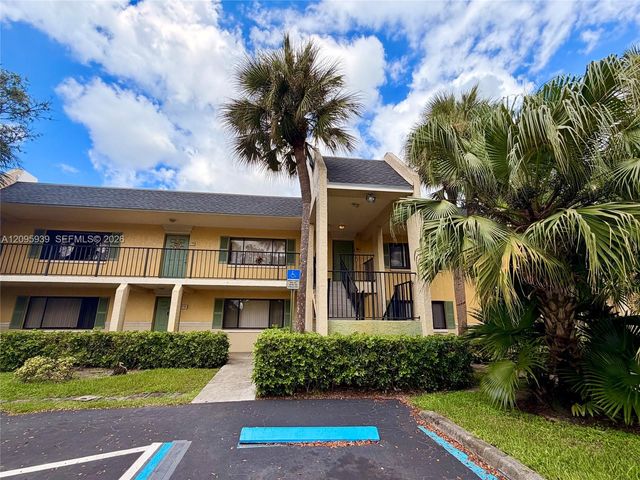110 Meadows Circle 110, Boynton Beach, FL 33436