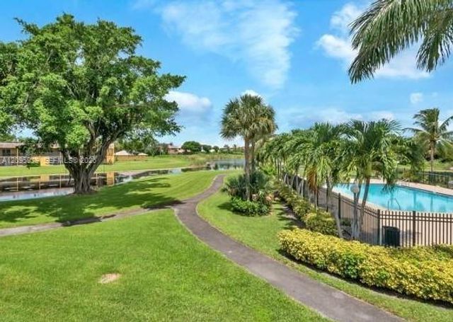110 Meadows Circle 110, Boynton Beach, FL 33436